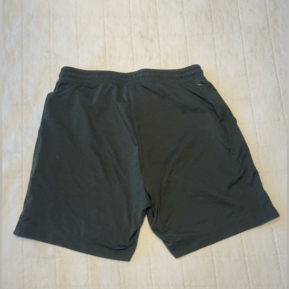 UNIQLO Shorts, army green and size medium